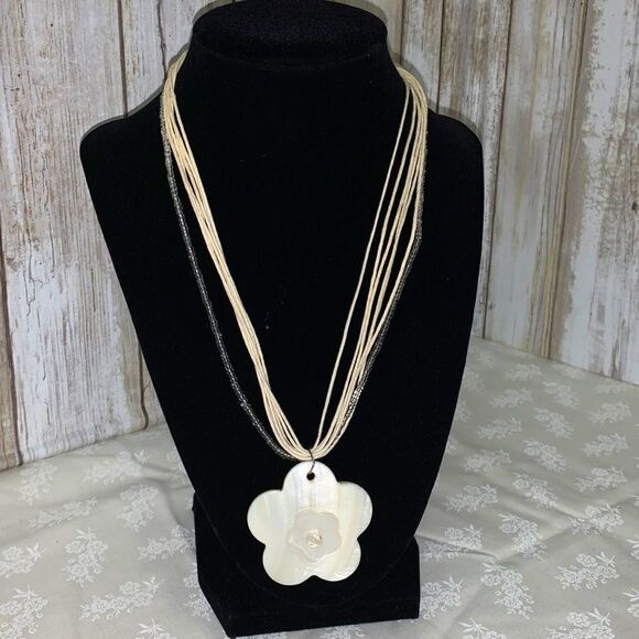 White carved shell necklace. 20” - Picture 2 of 8